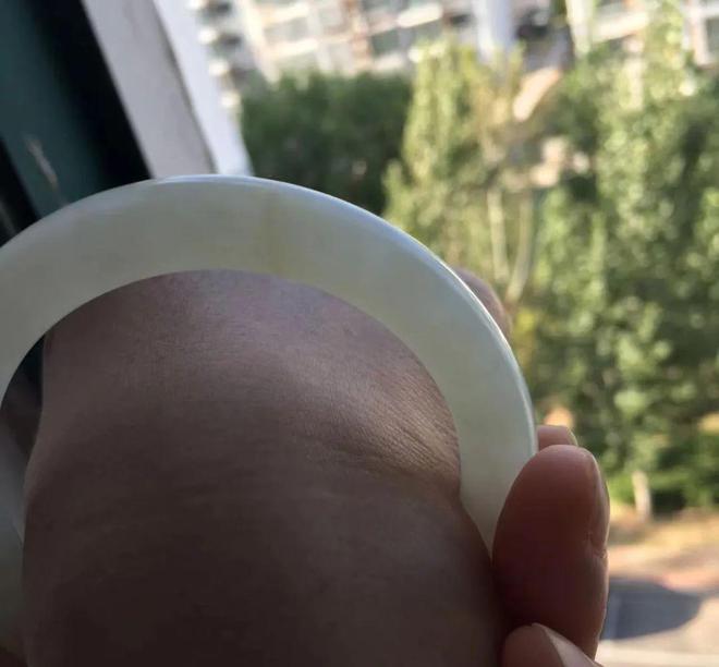 吓人！事发滨州一小区：走着走着掉进检查井！网友拼命爬出多处受伤(图2)