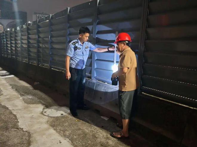 危房人员转移沿街商铺保障静安警方积极应对台风(图4)